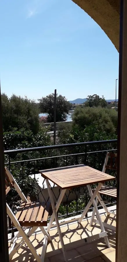 Maison Kaina Όλμπια